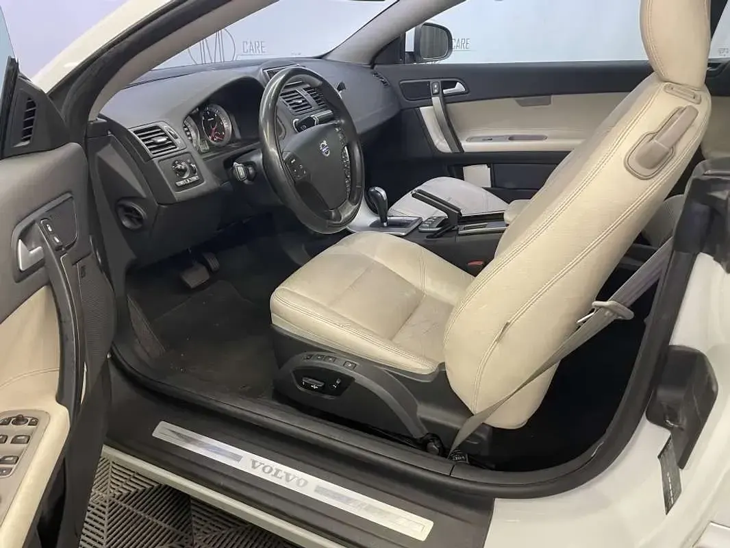Usado Volvo C70 Momentum 177 CV (130 kW) 2011 Blanco Descapotable
