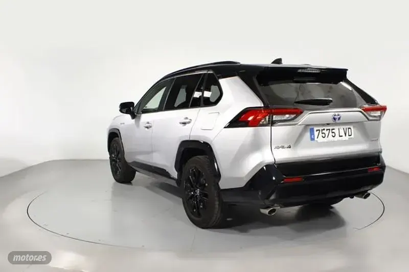 Usado Toyota RAV4 Style 218 CV (160 kW) 2021 Plateado SUV