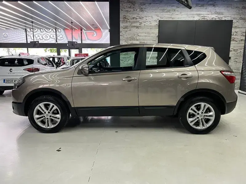 Usado Nissan Qashqai Visia 106 CV (77 kW) 2010 Beige SUV