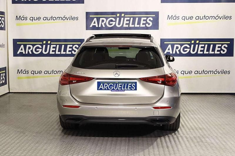 Usado Mercedes E300 313 CV (230 kW) 2022 Plateado Familiar