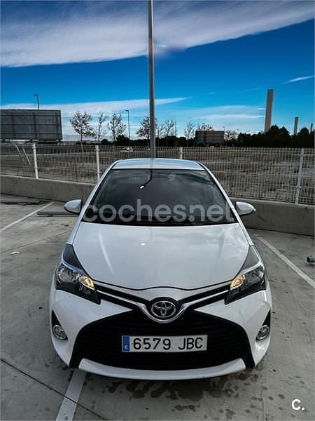 Blanco Usado 2014 Toyota Yaris Active Berlina | 9800 € (Precio justo) - Imagen 1/4