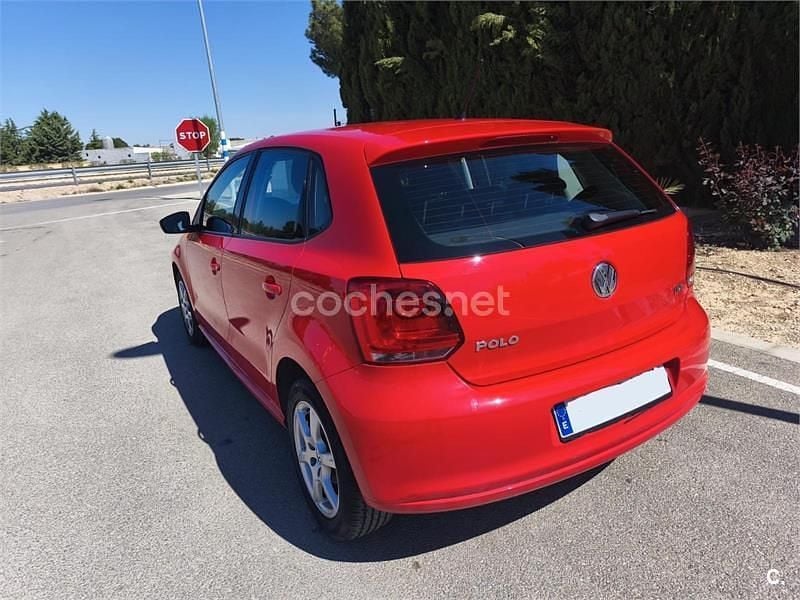 Używany VW Polo Advance 75 KM (55 kW) 2014 Czerwony Sedan/Limuzyna
