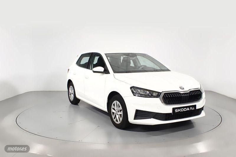 Blanco Usado 2023 Skoda Fabia Ambition Utilitario | 16.400 € (Un poco caro) - Imagen 1/4