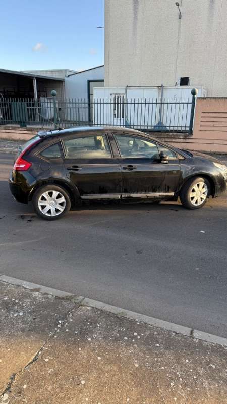 Usado Citroën C4 Exclusive 112 CV (82 kW) 2010 Negro Berlina