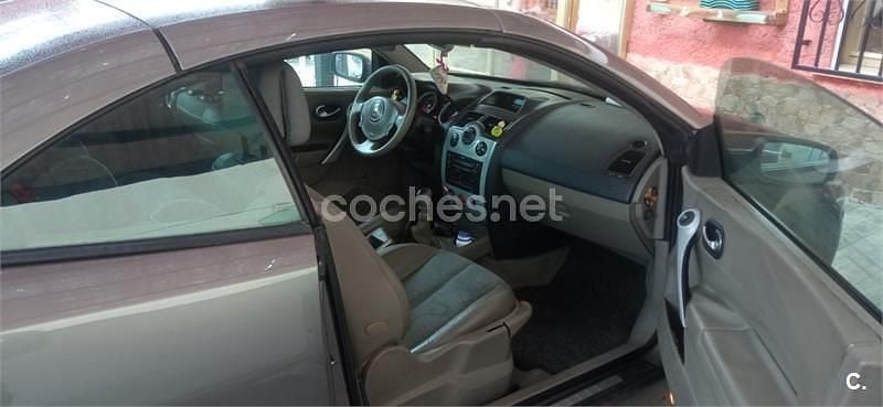 Usado Renault Mégane Cabriolet Privilege 120 CV (88 kW) 2004 Gris / plata Descapotable