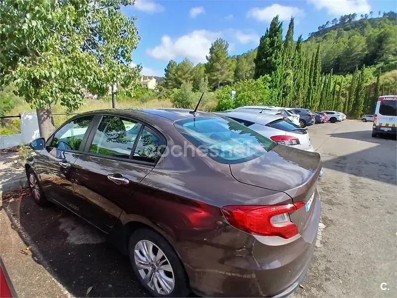 Usado Fiat Tipo Lounge 95 CV (69 kW) 2019 Marrón Berlina