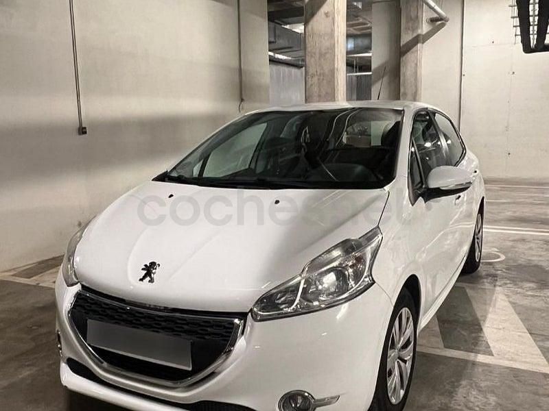 Usado Peugeot 208 Active 82 CV (60 kW) 2013 Blanco Utilitario