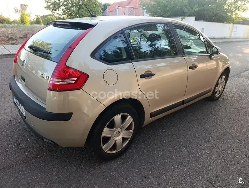 Usado Citroën C4 110 CV (80 kW) 2007 Beige Berlina