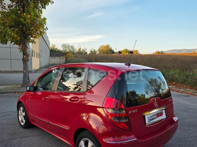 Usado Mercedes A180 Avantgarde 109 CV (80 kW) 2007 Rojo Monovolumen