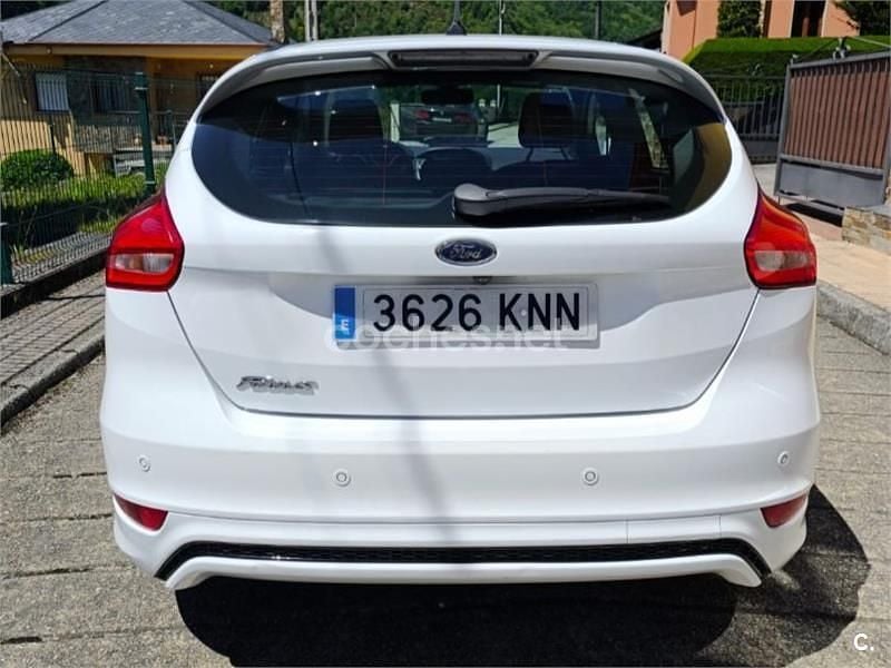 Usado Ford Focus ST-Line 120 CV (88 kW) 2018 Blanco Berlina