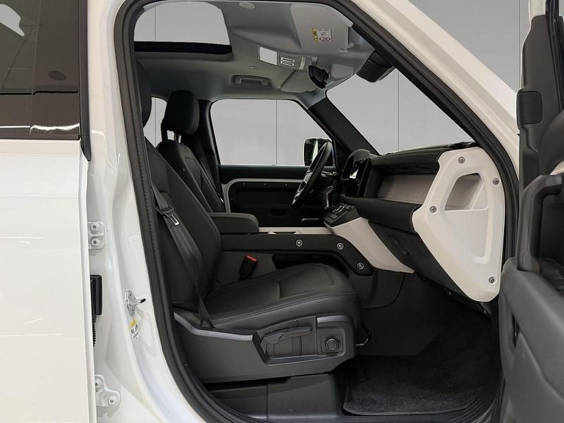 Używany Land Rover Defender S 249 KM (183 kW) 2024 Biały SUV