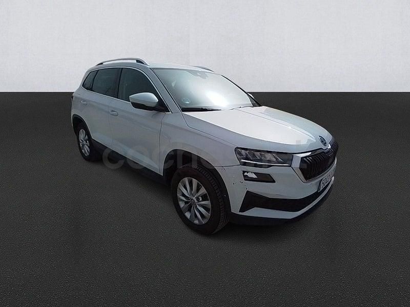 Usado Skoda Karoq Ambition 150 CV (110 kW) 2022 Blanco SUV