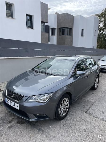 Usado Seat Leon ST Style 105 CV (77 kW) 2015 Gris / plata Familiar