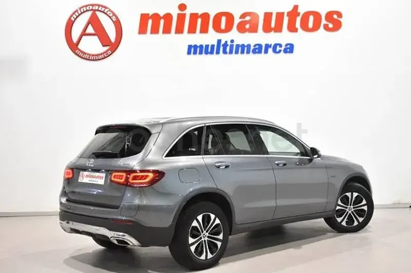 Usado Mercedes GLC300e 320 CV (235 kW) 2020 Gris / plata SUV