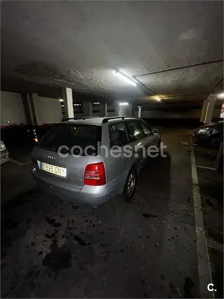 Usado Audi A4 110 CV (80 kW) 1999 Gris / plata Familiar