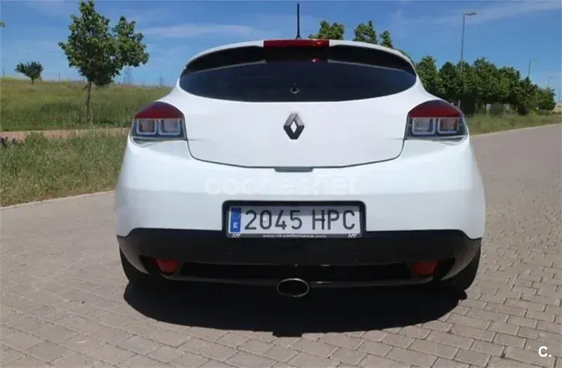 Usado Renault Mégane III Dynamique 115 CV (84 kW) 2013 Blanco Berlina