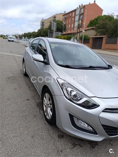 Usado Hyundai i30 110 CV (80 kW) 2013 Gris / plata Berlina