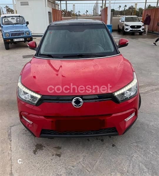 Usado Ssangyong (KGM) Tivoli Limited 115 CV (84 kW) 2016 Rojo SUV