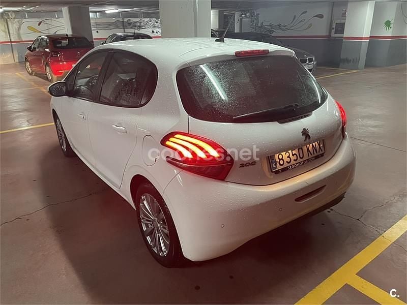 Usado Peugeot 208 82 CV (60 kW) 2018 Blanco Utilitario