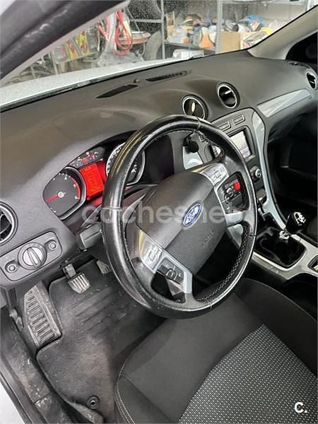 Usado Ford Mondeo Trend 140 CV (102 kW) 2011 Blanco Familiar