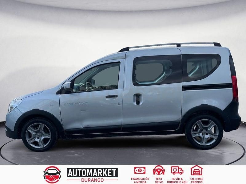 Usado Dacia Dokker Essentiel 95 CV (69 kW) 2020 Gris / plata Monovolumen