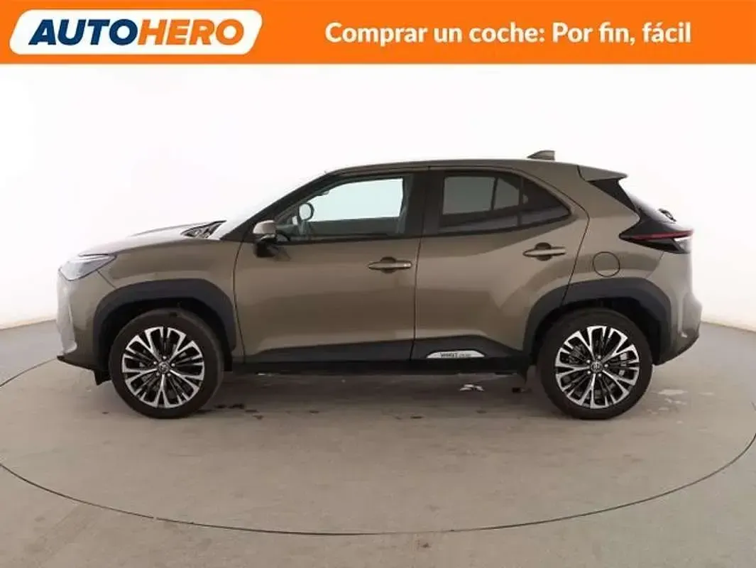 Usado Toyota Yaris Cross Plus 116 CV (85 kW) 2024 Gris SUV