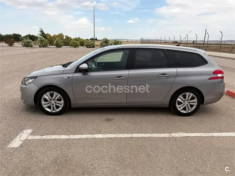 Usado Peugeot 308 SW Style 120 CV (88 kW) 2016 Gris / plata Familiar