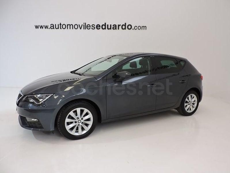 Usado Seat Leon Style 130 CV (95 kW) 2020 Gris / plata Berlina