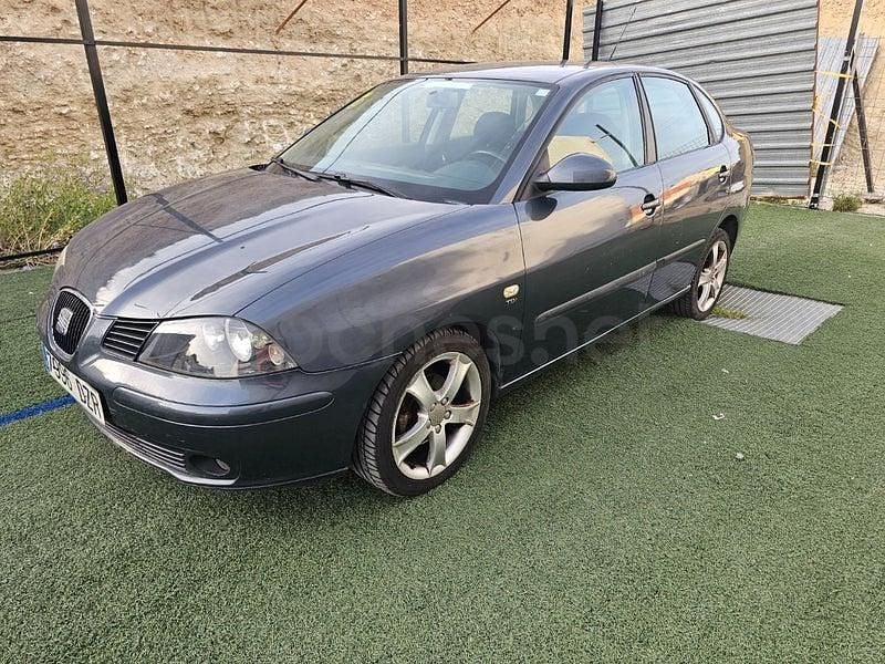 Usado Seat Cordoba Reference 100 CV (73 kW) 2006 Verde Berlina