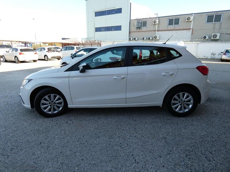 Usado Seat Ibiza Style Plus 95 CV (69 kW) 2019 Blanco