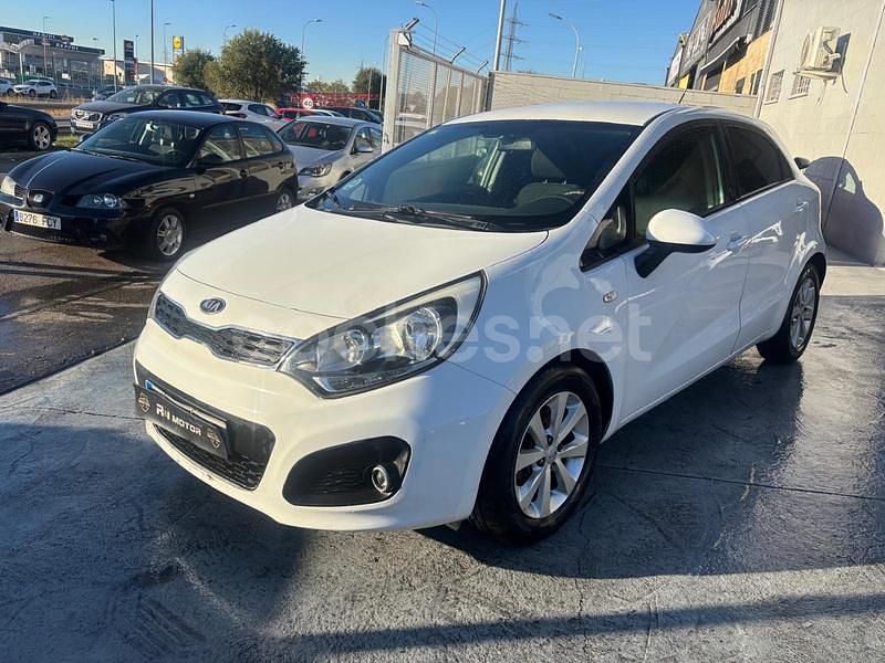 Blanco Usado 2011 Kia Rio Berlina | 3990 € (Precio justo) - Imagen 1/4