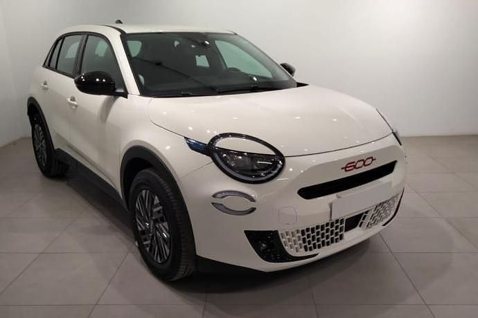 Usado Fiat 600E Red 114 kW (156 CV) 2024 Blanco SUV