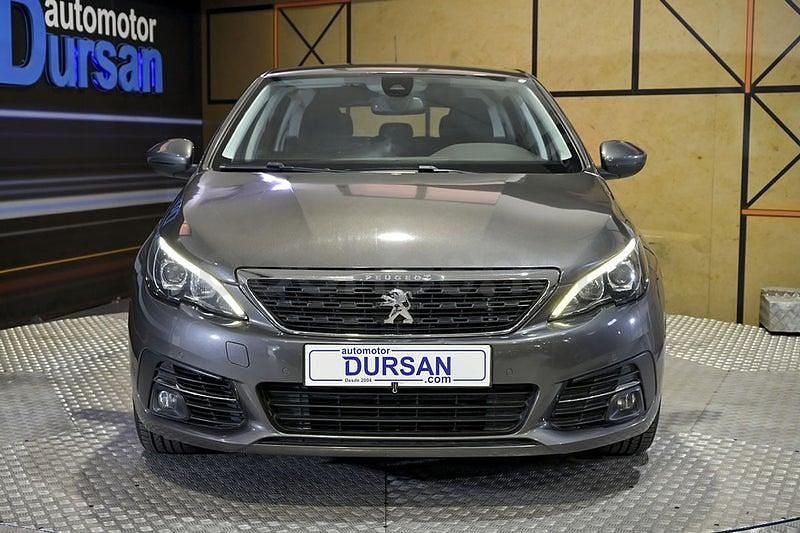 Usado Peugeot 308 SW Allure 131 CV (96 kW) 2018 Gris / plata Familiar