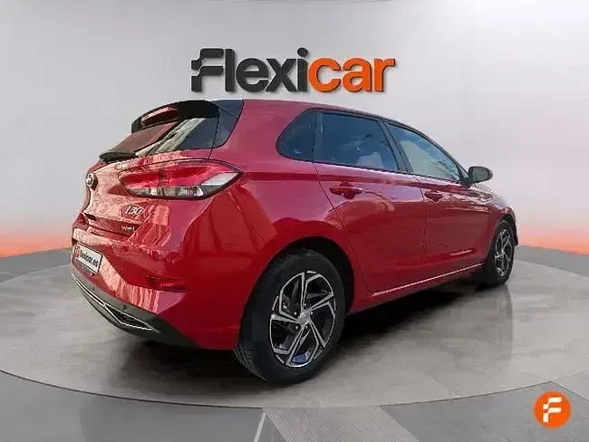 Usado Hyundai i30 120 CV (88 kW) 2021 Rojo
