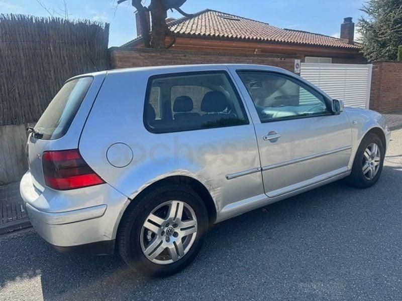 Usado VW Golf IV Highline 115 CV (84 kW) 2001 Gris / plata Berlina
