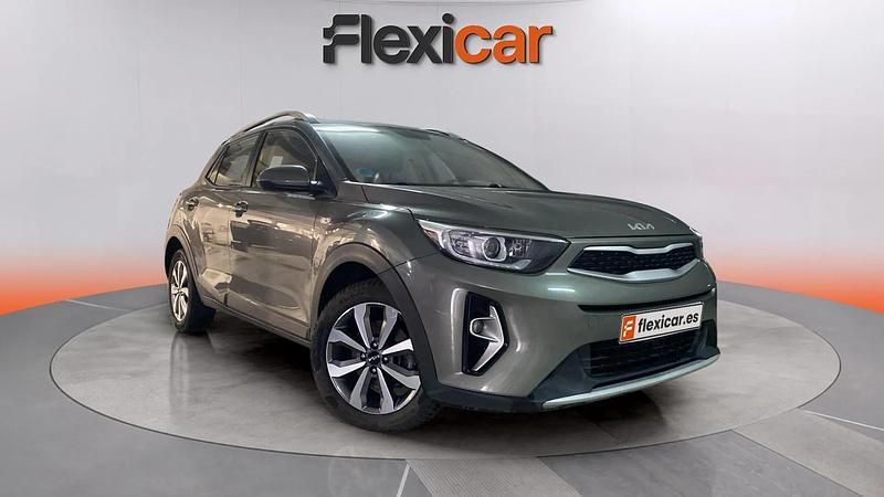 Usado Kia Stonic 101 CV (74 kW) 2021 Gris SUV