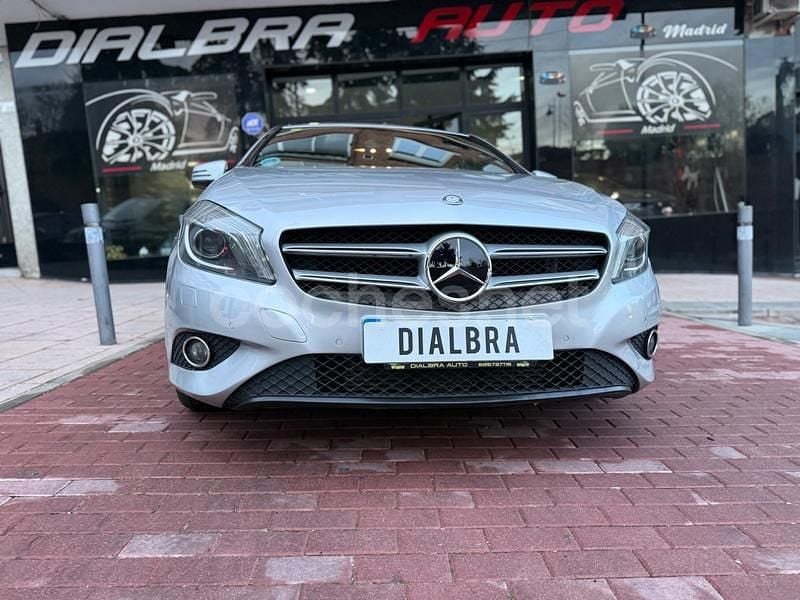 Usado Mercedes A200 Urban 156 CV (114 kW) 2015 Gris / plata Berlina