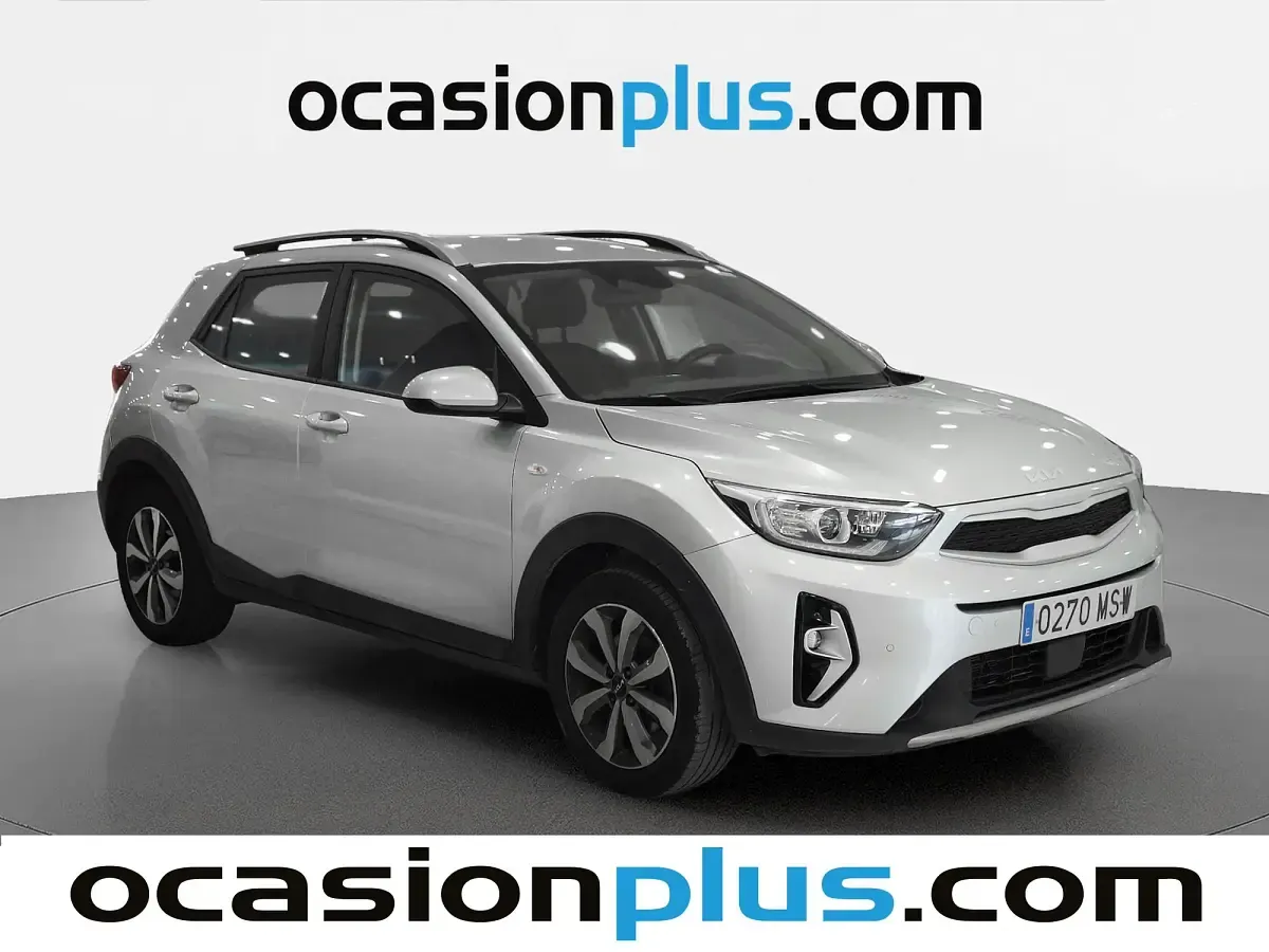 Usado Kia Stonic 100 CV (73 kW) 2024 Gris plata SUV