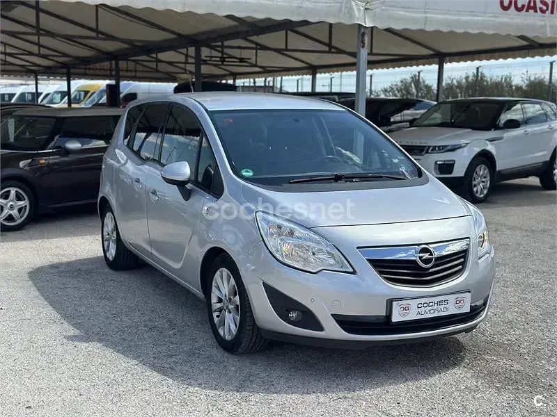 Usado Opel Meriva Selective 110 CV (80 kW) 2012 Gris / plata Monovolumen