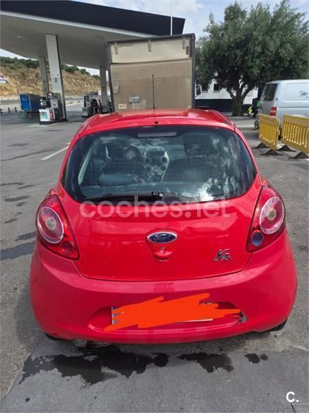 Usado Ford Ka Titanium 69 CV (50 kW) 2015 Rojo Utilitario