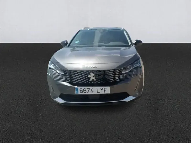 Usado Peugeot 5008 Allure 131 CV (96 kW) 2022 Gris / plata SUV