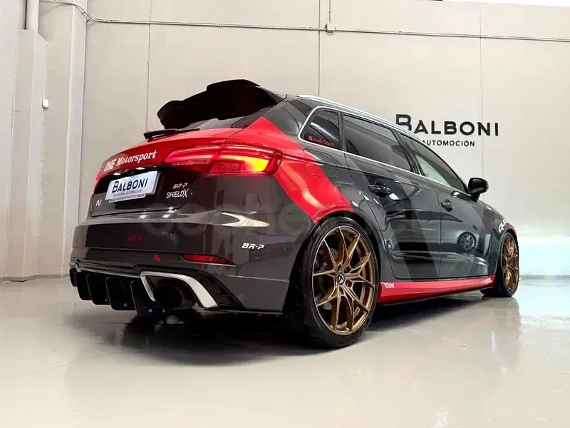 Usado Audi RS3 400 CV (294 kW) 2018 Gris / plata Berlina