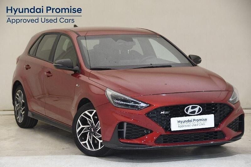 Usado Hyundai i30 N Line 100 CV (73 kW) 2025 Rojo Berlina