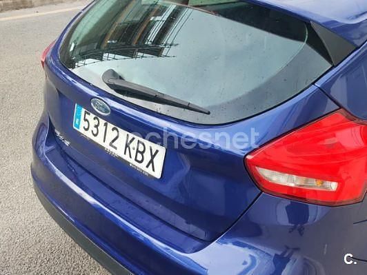 Usado Ford Focus Trend 120 CV (88 kW) 2017 Azul Berlina