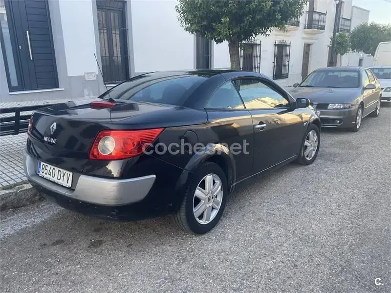 Usado Renault Mégane Cabriolet Dynamique 120 CV (88 kW) 2006 Negro Descapotable
