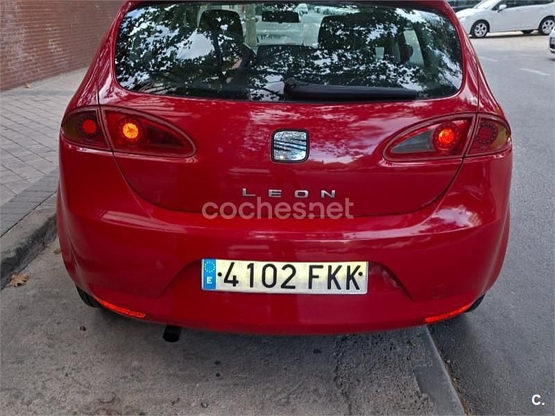 Rojo Usado 2007 Seat Leon Reference Berlina | 4200 € (Precio justo) - Imagen 1/4
