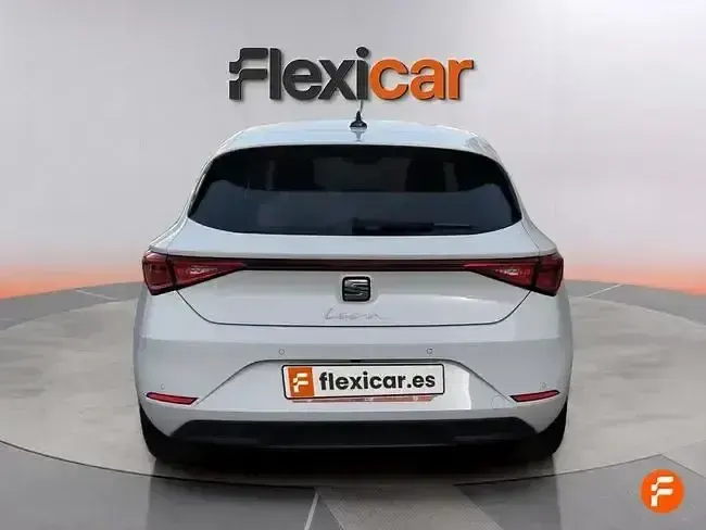 Usado Seat Leon Style 116 CV (85 kW) 2025 Blanco Berlina