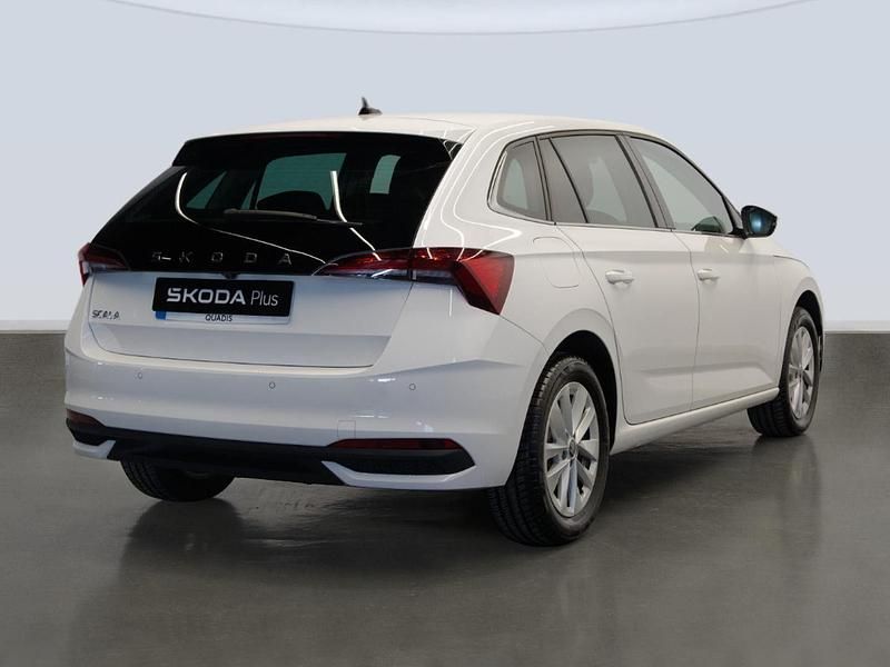 Usado Skoda Scala Selection 116 CV (85 kW) 2025 Blanco Utilitario