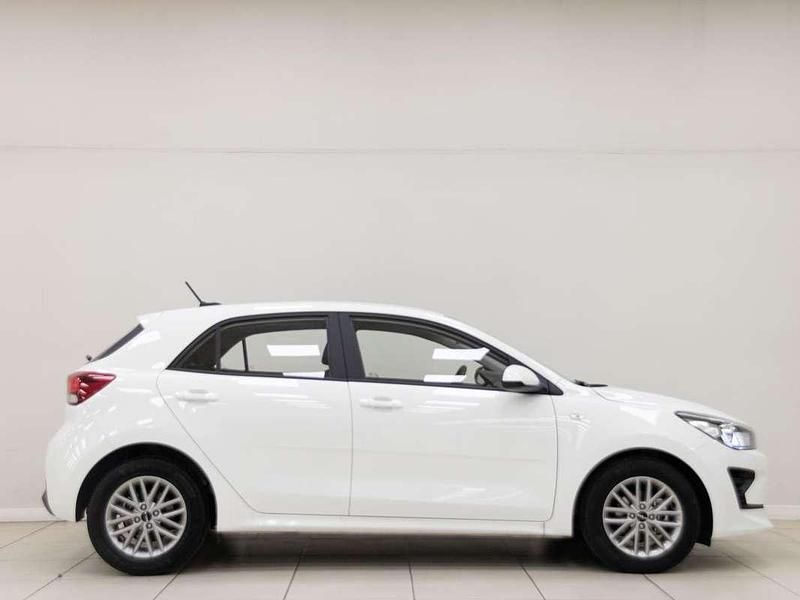 Usado Kia Rio 84 CV (61 kW) 2023 Blanco Utilitario