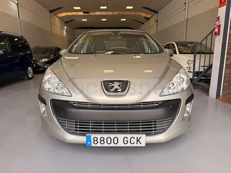 Usado Peugeot 308 90 CV (66 kW) 2009 Beige Berlina